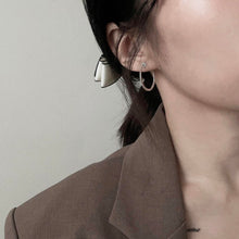 Load image into Gallery viewer, ELOISE EARRINGS IN SILVER (WHITE TOPAZ)
