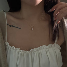 Load image into Gallery viewer, [2nd restock] O&#39;HARA 3-TIER DUAL FLORAL BOUQUET NECKLACE IN 14K GOLD

