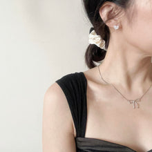 Load image into Gallery viewer, MARAIS RIBBON NECKLACE IN SILVER
