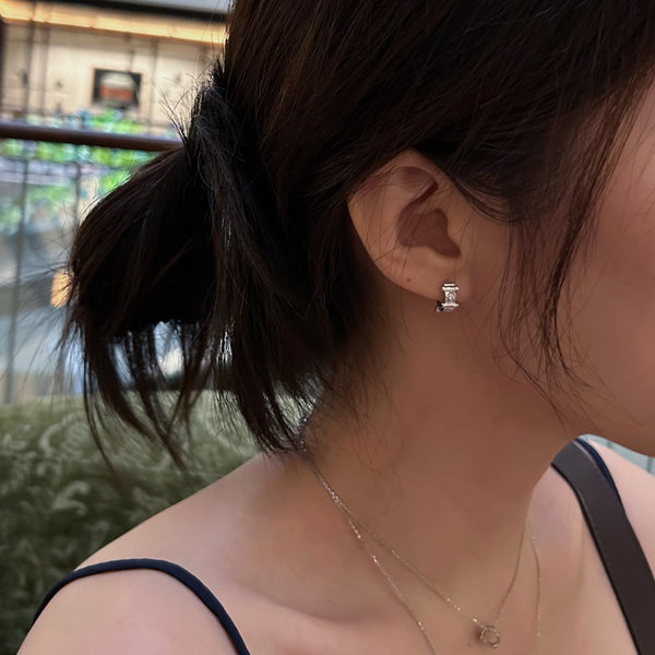 PIAZZA HUGGIE EARRING - SILVER